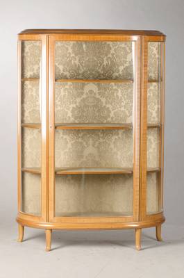 Vitrine, 3-fach gewölbt verglast, Möbelfabrik Bruderhaus Reutlingen, um 1915/20, Mahagoni, passend dazugearbeitet, 1-türig, 3-seitig verglast, ca. ...