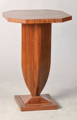 Art-Deco-Beistelltischchen, wohl Frankreich, 35er/40er Jahre, Palisanderfurnier auf Mahagoni, 4-fach ausladender Schaft sich verjüngend, getreppte ...