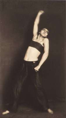 Germaine Krull, 1897-1985 Polen, Tanz und Revolte, Mappe mit 6 Fotografien, Edition Griffelkunst 2016, Blattgr. 30x40 cm