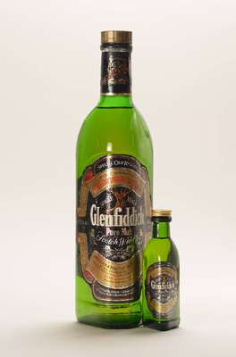 2 Flaschen Glenfiddich Special Old Reserve Pure Single Malt Whisky, 1x 75 cl Flasche und 1 x 5 cl Sample-Flasche, 43 % Vol., unverkostet, mit ...