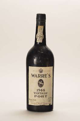 1 Flasche 1966 Warre's Vintage Port, ca. 75 cl, Füllstand: ca. top shoulder, unverkostet, Import durch: Hedgers & Butler ltd.-London, guter ...