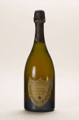 1 Flasche 1983 Moet et Chandon Dom Perignon,Brut, 75 cl, 12,5 % Vol., Abstand zwischen Flaschenboden und Champagner: ca. 2,2 cm, unverkostet, guter ...