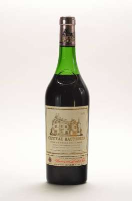 1 Flasche 1969 Chateau Haut Brion, Pessac-Leognan, Premier Grand Cru Classe, ca. 73 cl, Abstand zwischen Kapsel und Wein: ca. 4,8 cm, unverkostet, ...