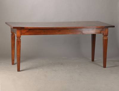 Tisch mit Ausziehplatten, 20.Jh. Teakholz massiv, konische abgesetzte Vierkantbeine, 2 Auszugsplatte zum Einstecken an den Stirnseiten vorhanden, ca. ...