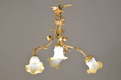 Franz. Deckenlampe nach Empire-Vorbild, frühes20.Jh., 4-flammig, gewundene Arme mit abschließenden Blütenschirmen, Adler sek., floraler Dekor, ...