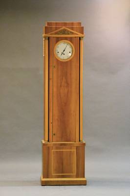 Standuhr mit 3 Melodien auf 9 Tonstäbe, Werk Uhrenmanufaktur Kieniger, professionelleseinzeln angefertiges Gehäuse im Stil David Roentgen, mit ...