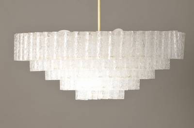 Deckenlampe mit 2 Wandlampen, wohl Doria, deutsch, 60/70er Jahre, An Metallgestänge eingehängte, mundgeblasene Glasröhrchen, 16 Inneliegende ...