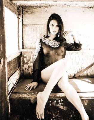 Dominic Petruzzi, Sara, C-Print, sign., Blattgr. 35,5x29 cm