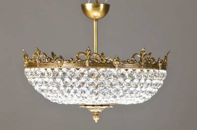Deckenlampe, sog. Bienenkorb, Spanien 30er Jahre, massives Messingrondell, dieses reliefiert und mit Durchbrucharbeit, vier innenliegende ...