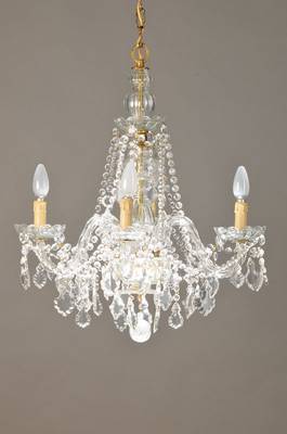 Prunkvoller Glasarmlüster, Murano, 40er Jahre, vier Brennstellen, reichhaltige Prismensegmente, in versch. Größen und Formen, vier gedrehte ...