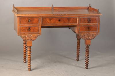 Spätbiedermeier-Damenschreibtisch, Donau- Monarchie, wohl Wien, um 1835/40, Pyramidenmahagoni,Weichholzkorpus, gestauchte Säulenbeine, 5-schübig, ...