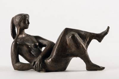 Wilhelm Pfeiffer, 1918-1991, Träumendes Mädchen, Bronzeskulptur, sign., num. 106/199, ca. 11x17 cm