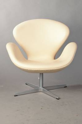 Lounge-Sessel "Swan-Chair" / "Der Schwan", Entwurf Arne Jacobsen, 1958, Ausführung Fritz Hansen, Verchromtes Stahlrohr, ...