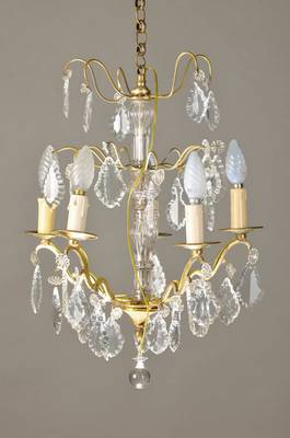 Deckenlüster, wohl Frankreich, 40er Jahre, Messinggestell mit geripptem Glasbaluster, ausgeschweifte Arme mit geschliffenem Glasbehang, 5 ...