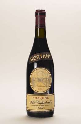 3 Flaschen 1994 Bertani Amarone della Valpolicella, je ca. 75 cl., 15 % Vol., Füllstände: Abstand zwischen Kapsel und Wein ca. 2.5-3 cm, ...