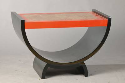 Tisch, Frankreich, um 1940-1950, Schwarzlack, Rotlack, Goldeinlagen, Tisch im reinen Art-deco Stil, l. Altersspuren, ca. 57x89x47.5 cm