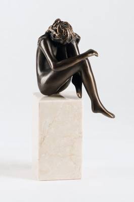 Bruno Bruni, geb. 1935 Gradara, Bronzeskulptur, kleine Venus auf weißem Marmorsockel, sign., num. 748/1250, ca. 18 cm