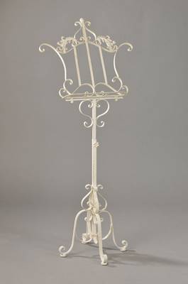Buch- bzw. Notenständer, wohl Frankreich, 20.Jh. Schmiedeeisern, höhenverstellbar, H. ca. 120-170 cm