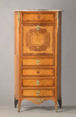Standsekretär, wohl Frankreich, um 1900, Rosenholzfurnier z.T. auf Kreuzfuge verlegt, stiltypisch Louis-XV-Form, seitl. Frontstollen hervortretend ...