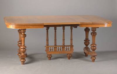 Großer Ausziehtisch, Historiusmus, deutsch, um 1870/80, Helle massive Eiche, mit Einlegebrett, Restauriert, wohnfertig´,dazu 6 Armlehnstühle, ...