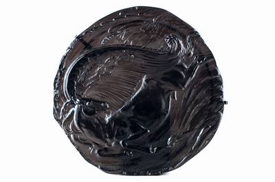 Ernst Fuchs, 1930-2015, Pegasus, Relief aus Glas, Rosenthal Jahresteller 1980, sign., Auflage 3000, Durchmesser 40 cm, in orig. Holzbox