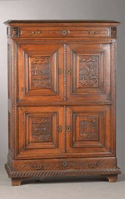Wäscheschrank, wohl Friesland, um 1880/90, Eiche massiv, 4-türig, eklektizistischer Stil,Türfüllungen in regionstypischer Motivik als Relief ...