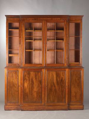 George-III-Bücherschrank, England, nach Vorbild von 1810, 20.Jh., Mahagoni, 4-türiger Unterbau, 4-türiger verglast u. versproßter Aufsatz, ca. ...