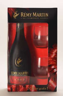 2 Flaschen Remy Martin Cognac, 1x V.S. Petite Champagne Cognac Grand Cru, ca.70 cl, 40 % Vol., Abstand zwischen Cognac und Kapsel: ca. 2 cm, ...