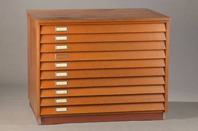 Hados Grafikschrank, deutsch, 50er Jahre, Eichefurnier, 10 Schubladen, mit Beschriftungsfelder, Schubladeninnenmaße ca. 66,5x95,5 cm Alterssp., ca. ...