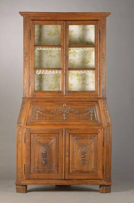 Eck-Aufsatzsekretär, Louis-Seize, um 1780/90, Nussbaum massiv, Teile sek., 2-teilig, Unterbau mit 2-türigem Schrank u. Schrägklappensekretär, ...