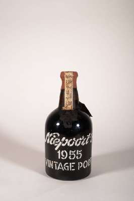 1 Flasche 1955 Niepoort´s Vintage Port, ca. 75 cl, 21,2 % Vol., Füllstand: ca. into neck, unverkostet, mit der orig. Banderole diese l. beschmutzt, ...