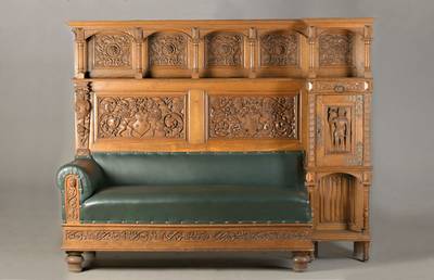 Sofaumbau, wohl Belgien/Niederlande, um 1870/80, Eiche massiv u. furniert, asymmetrischer Aufbau, Neu-Renaissance-Dekor, vielfach gefelderte ...