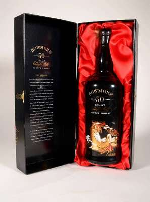 1 Flasche Bowmore 30 years old Islay Single Malt Scotch Whisky, 43 % Vol., unverkostet, Porzellanflasche mit Sea Dragon, Whisky ist durch falsche ...