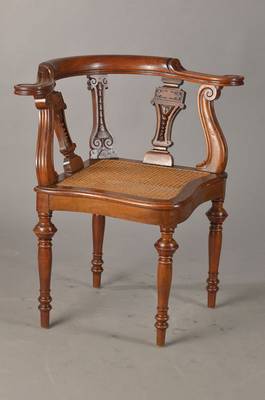 Eckstuhl, Jugendstil, um 1910, Mahagoni massiv, Rattensitzfläche i.O., Sitzfläche vielfach geschweift, gedrechselte Beine, H. ca. 82 cm, Sh. ca. 49 ...