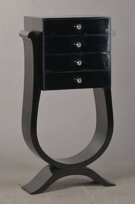 Art-Deco-Schränkchen, 20.Jh., Mahagoni schwarz gelackt, Untergestell in abstrakter Lyra-Form, den 4-schübigen Kasten stützend, Teile sek., ca. ...