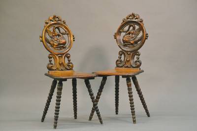 Paar Brettstühle, Historismus, um 1880, Schwanenrücken, Buche massiv, Alterssp., selten fein ausgeführt, H. ca. 101 cm, Sh. ca. 47 cm