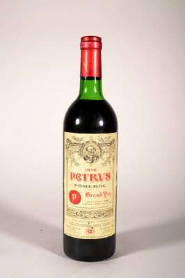 1 Flasche 1976 Petrus Pomerol, ca. 73 cl, 12 % Vol., Füllstand: ca. top shoulder, unverkostet, Etikett min. besch. sonst sehr guter ...