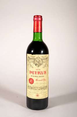 1 Flasche 1976 Petrus Pomerol, ca. 73 cl, 12 % Vol., Füllstand: ca. top shoulder, Etikett l. besch. sonst guter Erhaltungszustand, sammelwürdig, ...