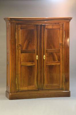 Biedermeierschrank, wohl Baden, um 1830, Nussbaum massiv, 12-fach kassettiert, wohnfertig aufgearbeitet, Klassisches Innenleben mit Hutablage u. ...