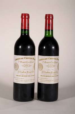2 Flaschen 1986 Chateau Cheval Blanc, Saint-Emilion, Grand Cru, je ca. 75 cl, 12,5 %Vol., Füllstand: je ca. into neck, unverkostet, sehr gute ...