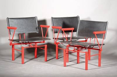 3er Satz Stahlrohr-Stühle, Designerstühle, 80er Jahre, Rotes lackiertes Stahlrohrgestell mit schwarzer Ledersitz- u. -lehne, unsign., ca. 80x72x62 ...