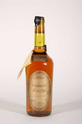 1 Flasche 1939 Calvados Hors d´Age Patry, ca. 70 cl, 42 % Vol., Abstand zwischen Whisky und Kapselwachs: ca. 5 cm, Etikett und Kapselwachs l. besch. ...