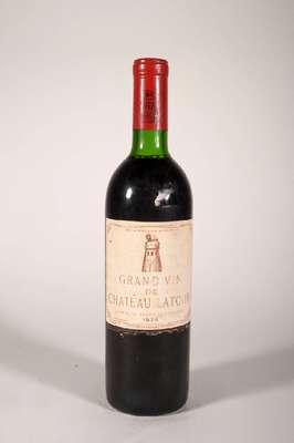 1 Flasche 1974 Chateau Latour, ca. 73 cl, Füllstand: ca. top shoulder, unverkostet, Etikett l. beschmutzt und besch. sonst guter Erhaltungszustand, ...