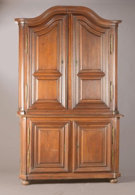 Elsässer Aufsatzmöbel, um 1770/80, Eiche massiv, Hirnholz, 2-teilig, Unterteil 2-türig innen mit Einlegeboden, Aufsatz 2-türig mit geschweiftem ...