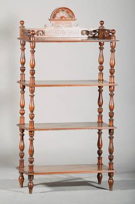 Kleines Regal / Etagere, Frankreich, um 1890, Nußbaum, obererer Boden mit kleiner Galerie in Durchbrucharbeit, ca. 128x67x33 cm
