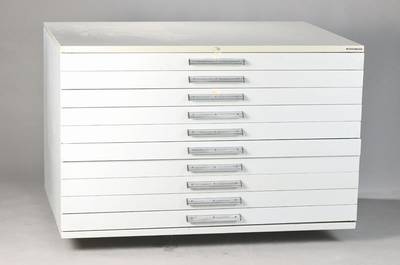 Grafikschrank, Firma Soennecken, 80er Jahre, Dünnwandiges Metall, 10-schübig, Schubladeninnenmaße: 91x126,5 cm, Gesamtmaße HxBxT ca. 86x136x96 cm