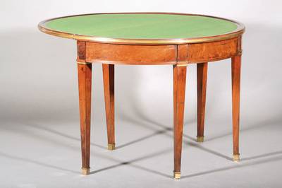 Spieltisch / Halbmondtisch, südwestdeutsch, wohl Mainz, um 1820, Pyramidenmahagonifurnier, Messingprofile an den Plattenkanten, Messingschühchen, ...