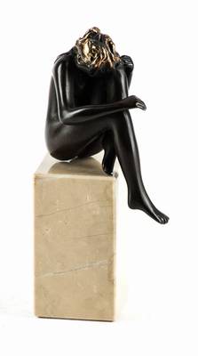 Bruno Bruni, geb. 1935 Gradara, Kleine Venus, Bronzeskulptur auf weißem Marmorsockel,sign., num. 283/1250, ca. 17,5x6 cm