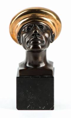 Rudolf Hausner, 1941-1995, Adam wohlbehütet,Bronzekopf mit gold patinierter Haube auf Marmorsockel, sign., num. 335/1250, ca. 20x11 cm