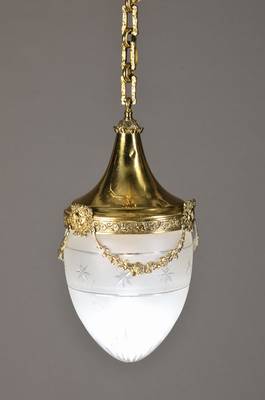 Deckenlampe, wohl deutsch,um 1900, klassizistischer Stil, geschliffener und mattierter Glaseinsatz, eine Brennstelle, H. ca. 70 cm, mit massiver ...
